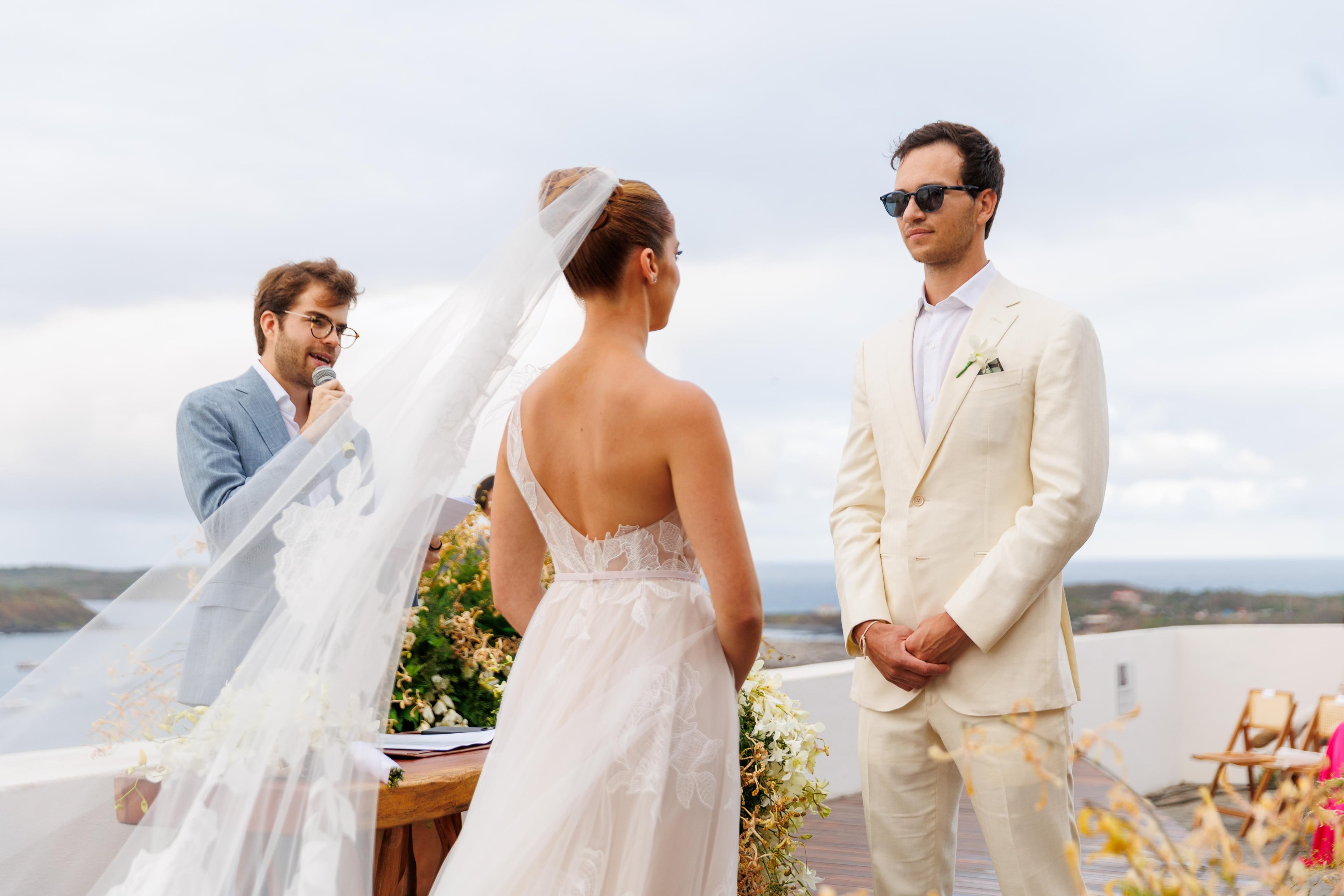 Pedro officiates Henrique's wedding